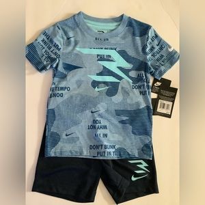 NWT Nike Athletic 2 piece Set Boys
Size 4 XS